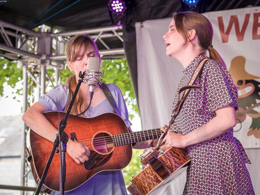 សកម្មភាពពិសេសនិងព្រឹត្តិការណ៍ក្នុងសង្គម